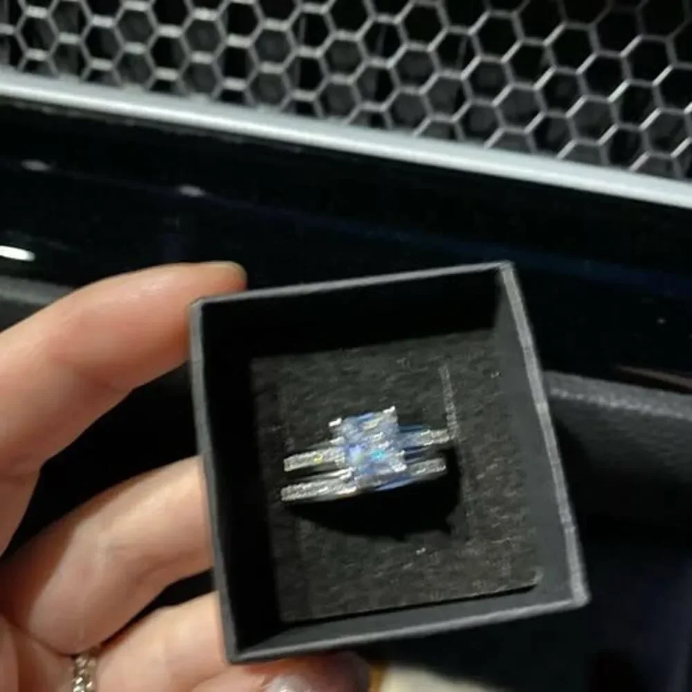 New 18k white gold wedding ring set